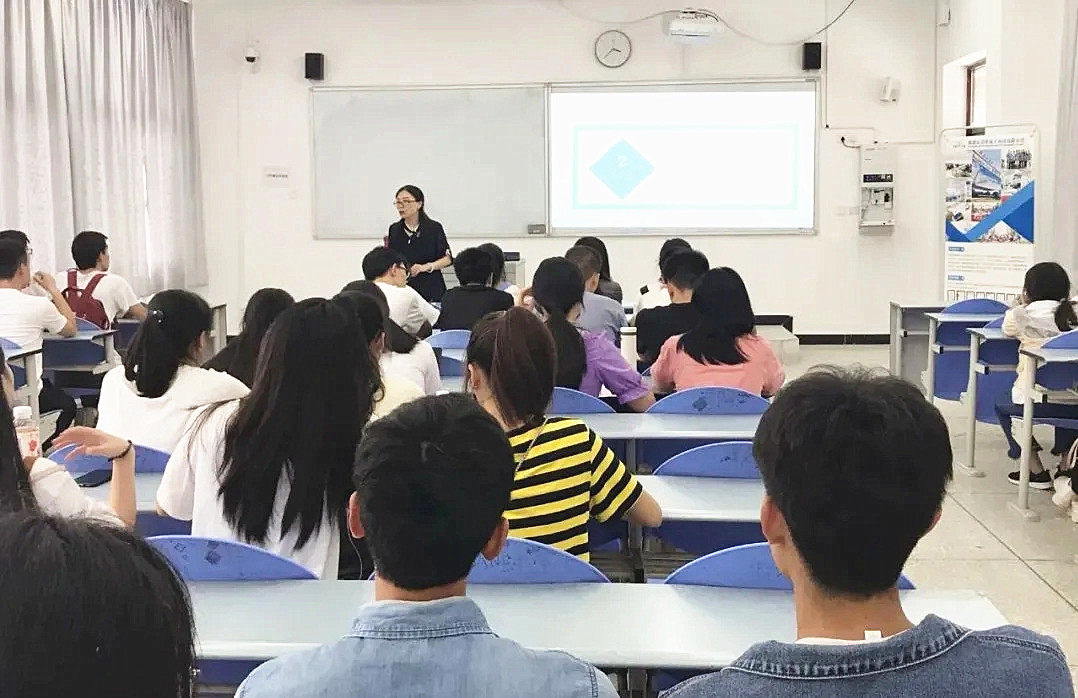 2020年9月 我司为即将毕业的学生展开就业指导 2020年9月 我司为即将毕业的学生展开就业指导