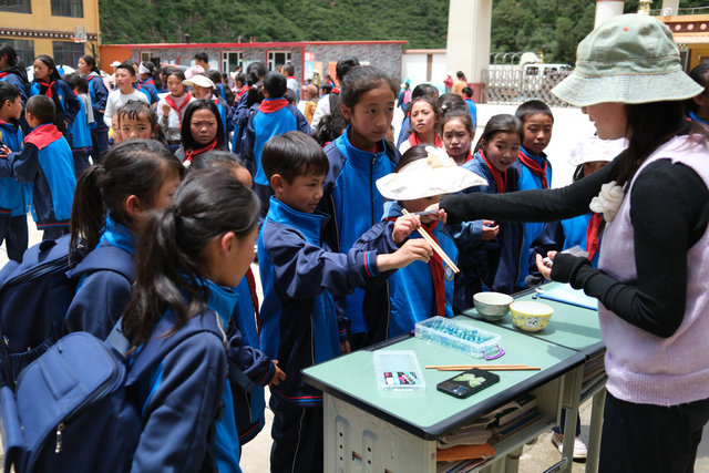 亿佰特爱心助学 (3) 亿佰特爱心助学 (3)