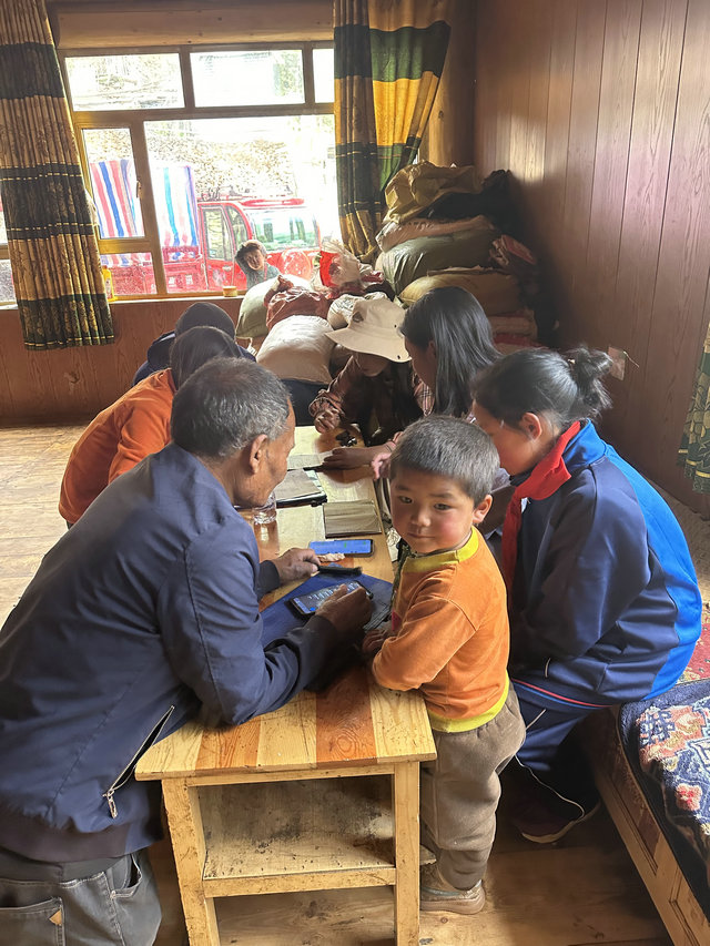 亿佰特爱心助学 (4) 亿佰特爱心助学 (4)